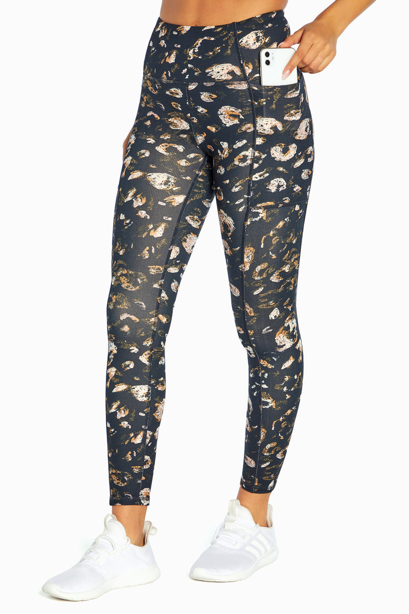 BLACK / NATURAL DISTRESSED LEOPARD