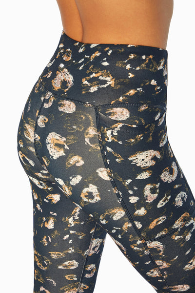 BLACK / NATURAL DISTRESSED LEOPARD